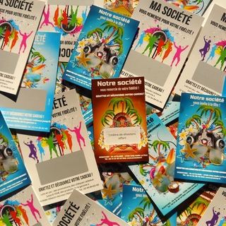 Esta coleção é voltada para todos os profissionais que desejam organizar eventos públicos ou privados para promover seus negócios ou produtos por meio de festas e eventos diversos. Os bilhetes para raspar ajudam a apresentar as empresas ou marcas a novos clientes e a fidelizá-los, oferecendo-lhes um jogo atraente no qual se sentirão valorizados. Esta coleção é voltada para todos os profissionais que desejam organizar eventos públicos ou privados para promover seus negócios ou produtos por meio de festas e eventos diversos. Os bilhetes para raspar ajudam a apresentar as empresas ou marcas a novos clientes e a fidelizá-los, oferecendo-lhes um jogo atraente no qual se sentirão valorizados.