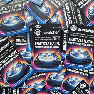 Inspirações de cartões para raspar no universo musical. Lojas de música, casas de show, bares e clubes, organizadores de eventos musicais, estações de rádio ou até mesmo fabricantes de equipamentos de áudio e instrumentos musicais podem aproveitar esses visuais para promover suas marcas e produtos. Com a possibilidade de personalizar esses bilhetes com seus próprios logotipos, textos e prêmios ocultos, eles podem criar facilmente campanhas de marketing originais e eficazes. Inspirações de cartões para raspar no universo musical. Lojas de música, casas de show, bares e clubes, organizadores de eventos musicais, estações de rádio ou até mesmo fabricantes de equipamentos de áudio e instrumentos musicais podem aproveitar esses visuais para promover suas marcas e produtos. Com a possibilidade de personalizar esses bilhetes com seus próprios logotipos, textos e prêmios ocultos, eles podem criar facilmente campanhas de marketing originais e eficazes.